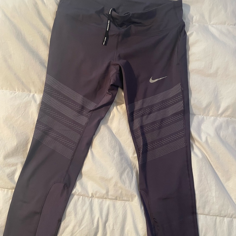 Nike Women’s Cropped Dri-FIT leggings